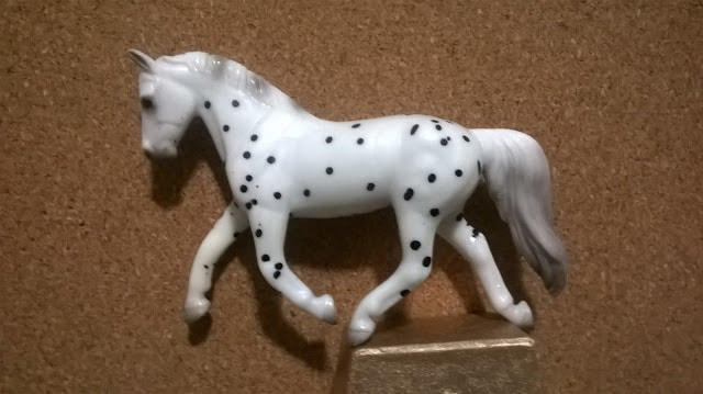 A Breyer stablemate with reheated legs for a floating trot